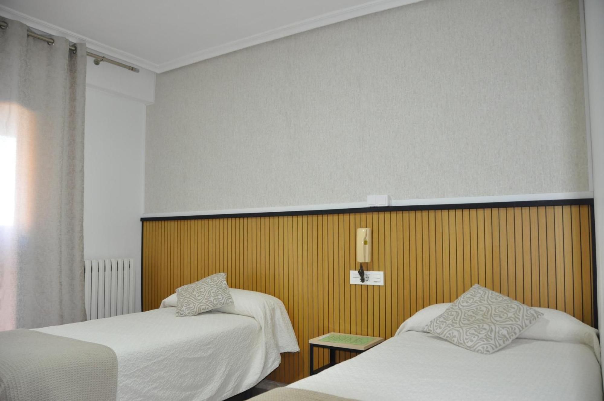 Hostal Ramon Y Cajal Valladolid Esterno foto