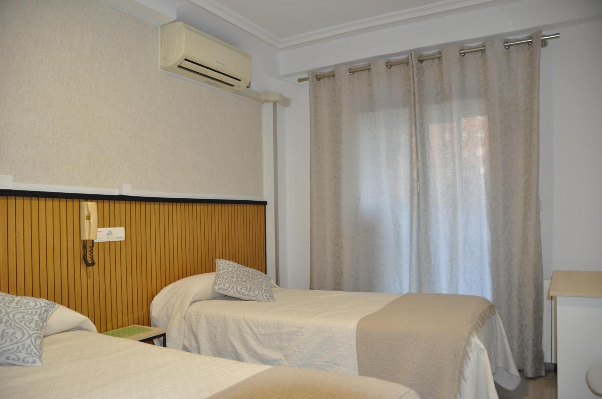 Hostal Ramon Y Cajal Valladolid Esterno foto