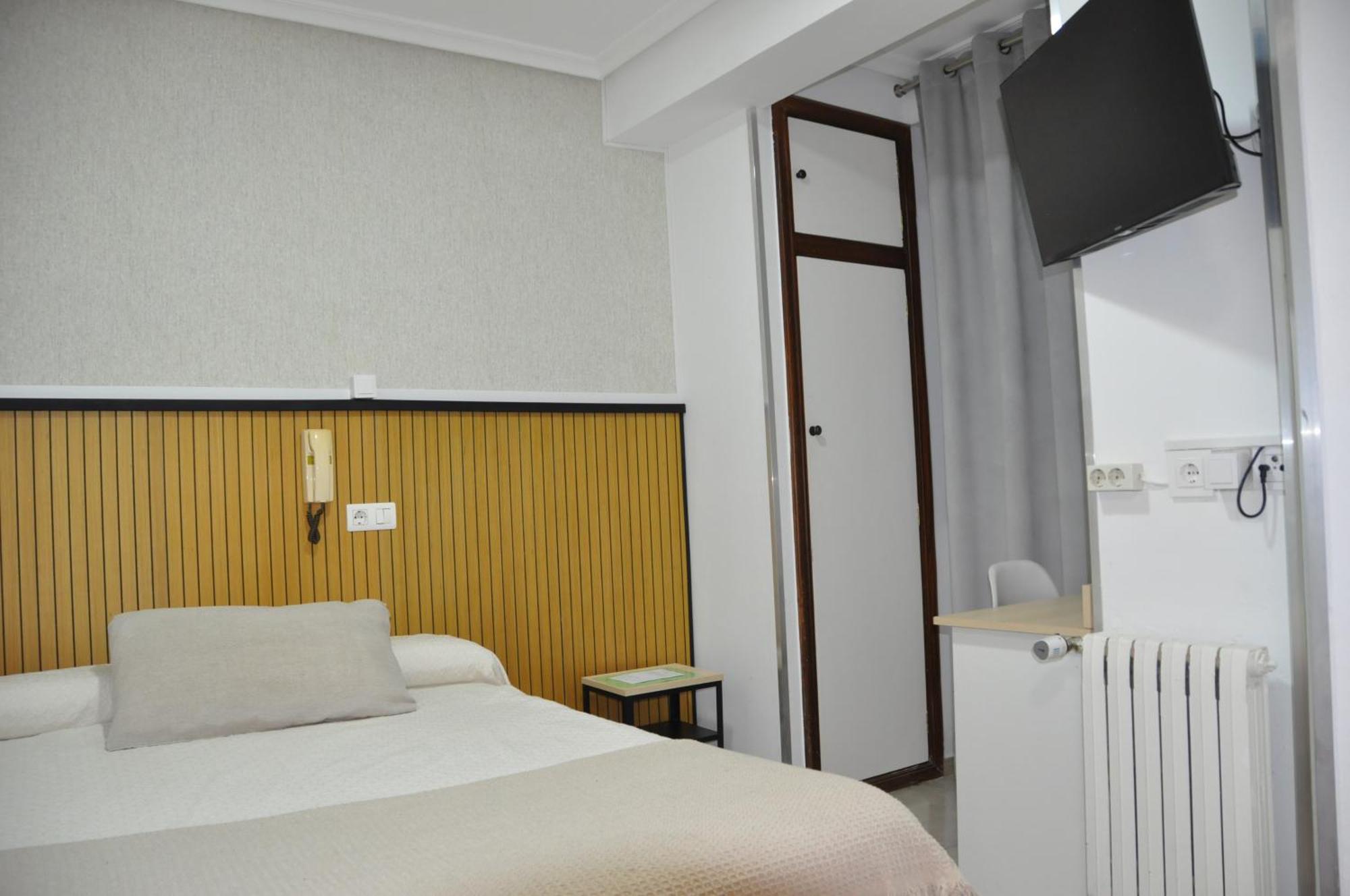 Hostal Ramon Y Cajal Valladolid Esterno foto