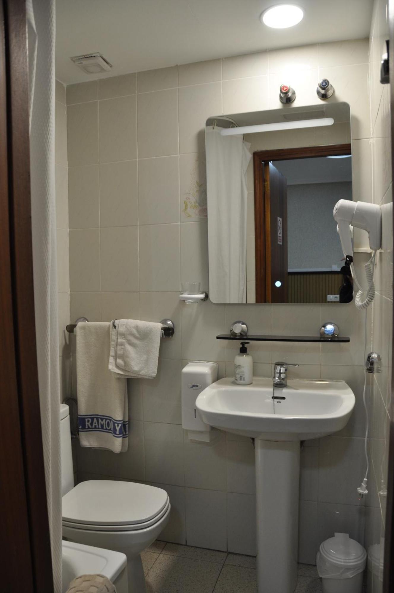 Hostal Ramon Y Cajal Valladolid Esterno foto